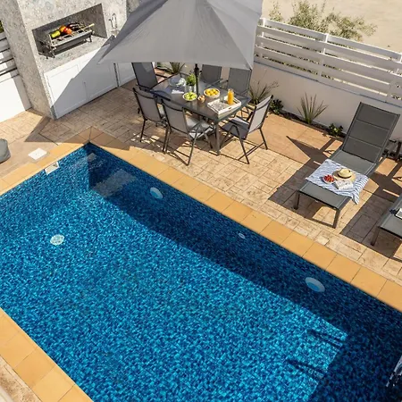 Cemelia Протарас